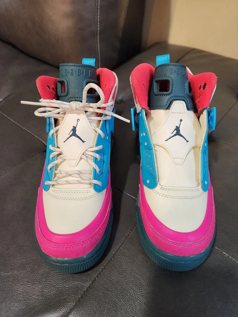 Air Jordan Spike Sneaker Boots Size 6 Youth Missing 1 Lace